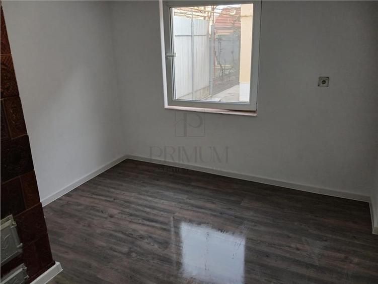 Duplex cu 4 camere cu Canalizare în Plopi