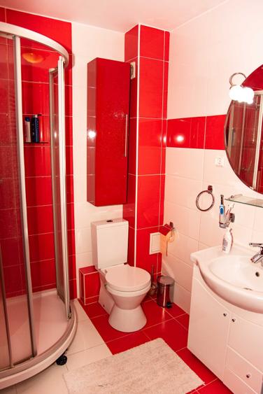 Apartament cu 3 camere decomandat în Vitan