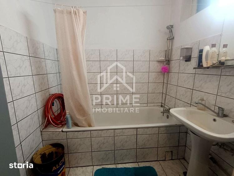 Casă cu 5 camere cu Teren 2465 Mp în Central