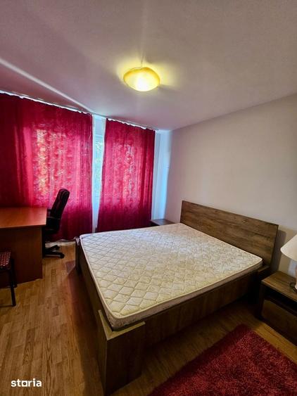 Apartament cu 3 camere în Podu Roș