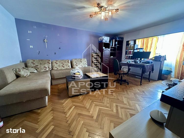 Apartament cu 4 camere decomandat, mobilat în Steaua