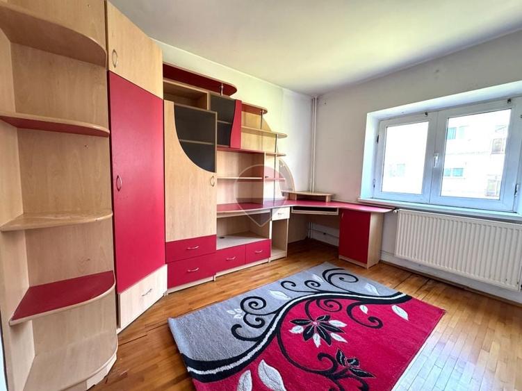 Apartament cu 3 camere de închiriat zona Piata Decebal - 8