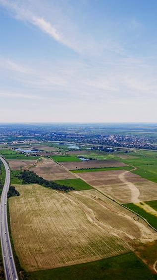 Teren agricol intravilan de 300000 mp, în Florești-Stoenești