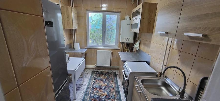 Apartament cu 2 camere semidecomandat, mobilat în Tomis III