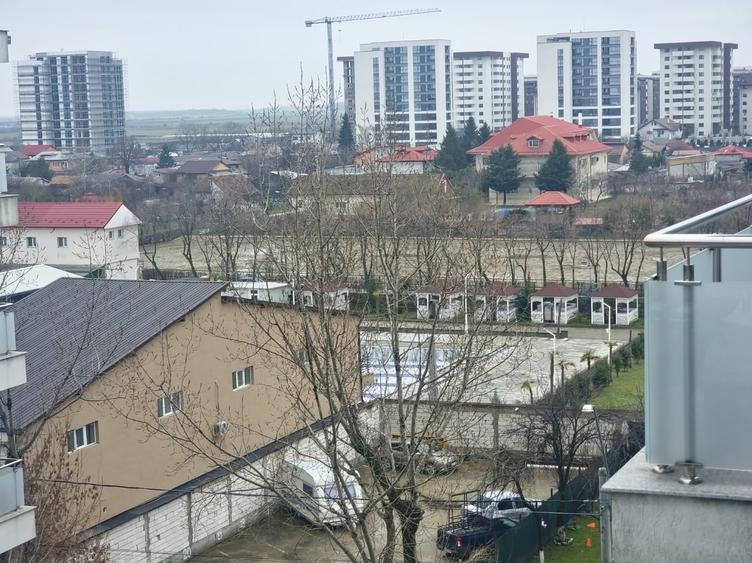 Garsonieră decomandată în P-ța Unirii