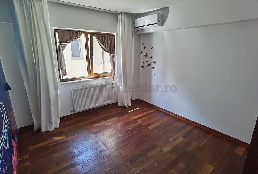Casă individuală cu 5 camere cu Canalizare în Pipera