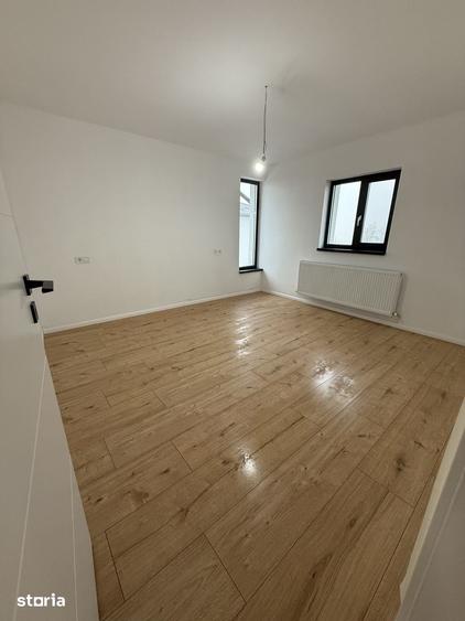 Casă cu 4 camere cu Teren 500 Mp în Gura Ocniței