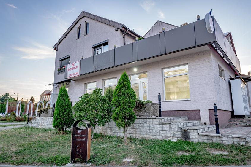 Spațiu comercial, de 58 mp, în Moinești