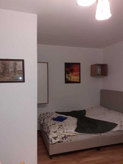 Garsonieră decomandată în Titan