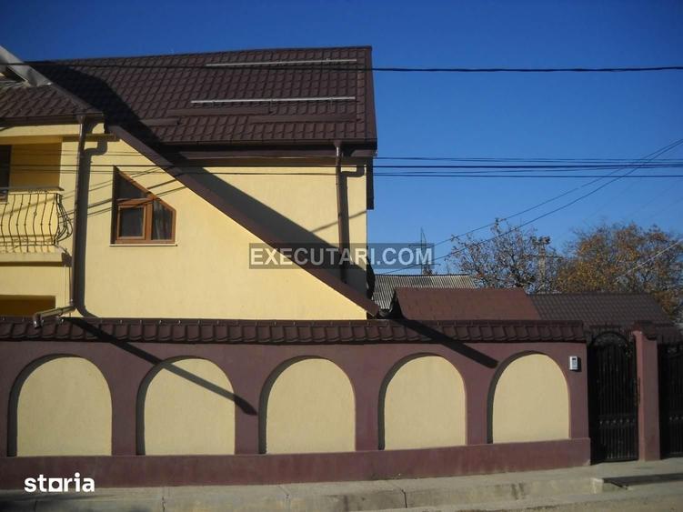 Casă cu 4 camere cu Teren 400 Mp în Central