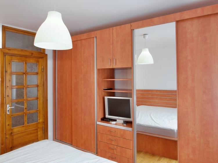 Apartament cu 3 camere decomandat, mobilat în Central