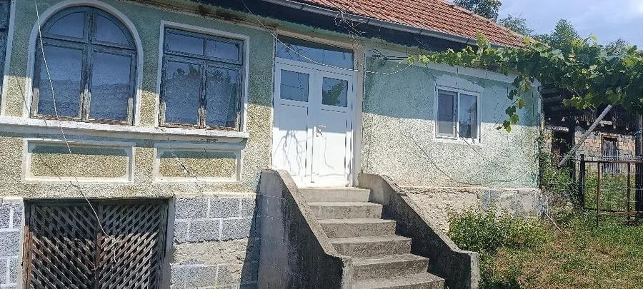Casă cu 4 camere cu Teren 6253 Mp în Perișani
