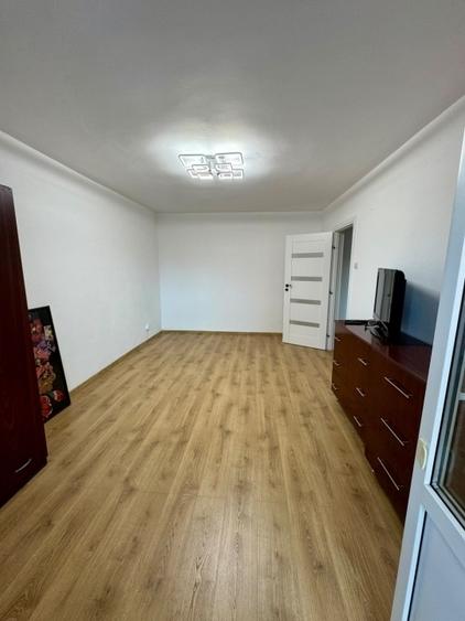 Apartament cu 2 camere decomandat în Podu Roș