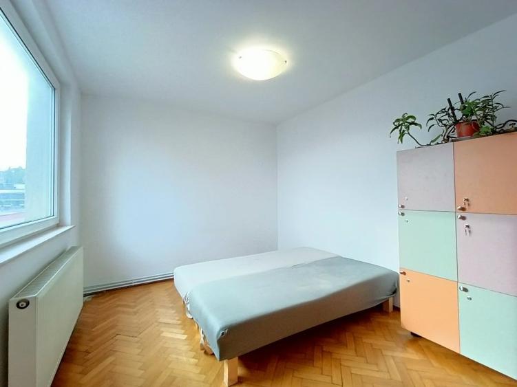 Apartament cu 3 camere decomandat, mobilat în Central