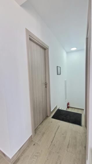 Apartament cu 2 camere semidecomandat în 1 Decembrie