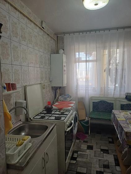 Apartament cu 2 camere decomandat în Podu Roș