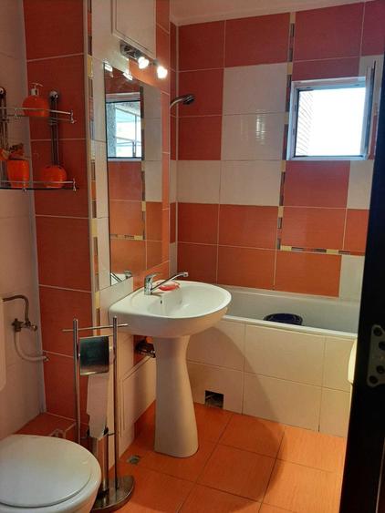 Apartament cu 3 camere decomandat în Mărăști