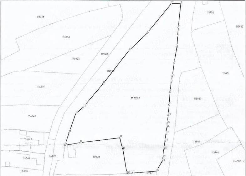 Teren de 7700 mp, în Voila