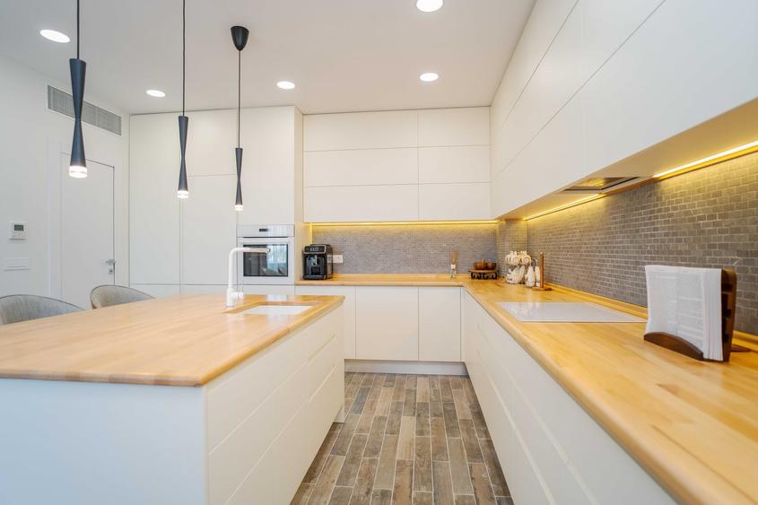 Penthouse cu 3 camere decomandat, mobilat în Tudor Vladimirescu