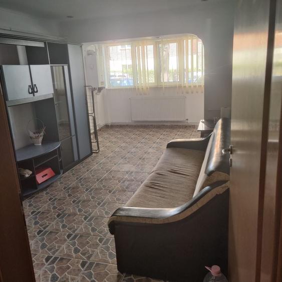 Apartament cu 2 camere decomandat în Războieni