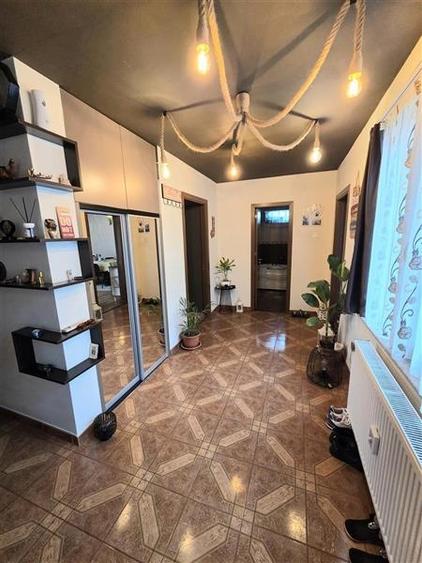 Casă individuală cu 4 camere cu Canalizare în Dacia
