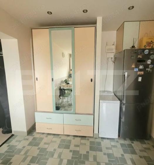 Apartament cu 3 camere semidecomandat, mobilat în Calea Moldovei