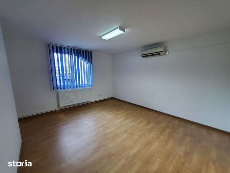 Casă cu 6 camere cu Teren 400 Mp în Bună Ziua
