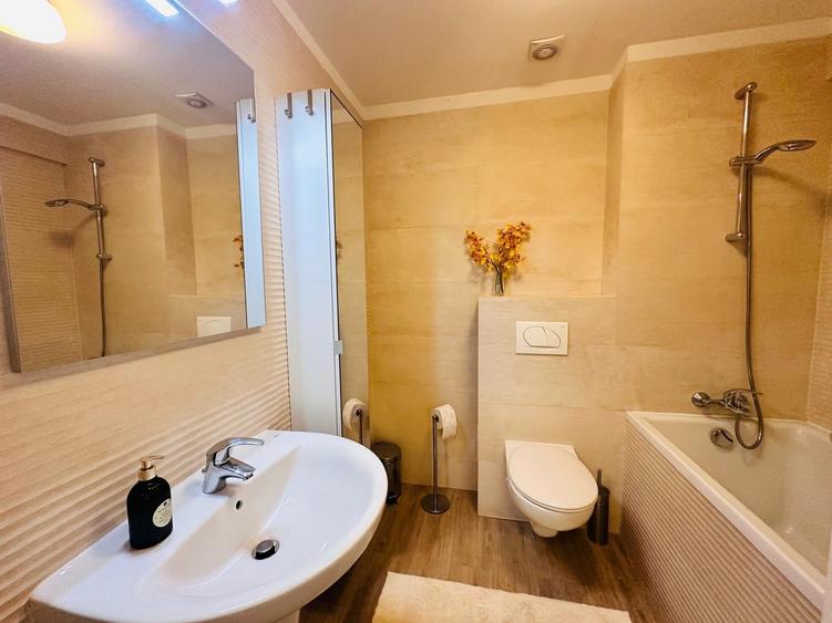 Apartament cu 3 camere semidecomandat, mobilat în Străulești
