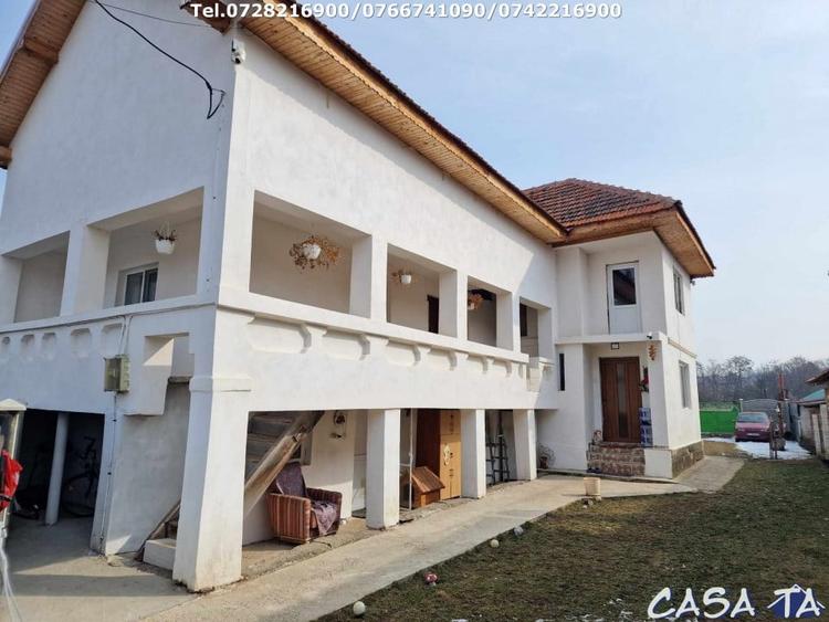 Casă individuală cu 5 camere cu Canalizare în Curtișoara