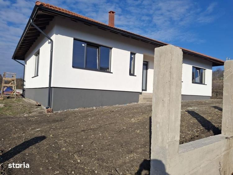 Casă cu 3 camere în Câmpenești