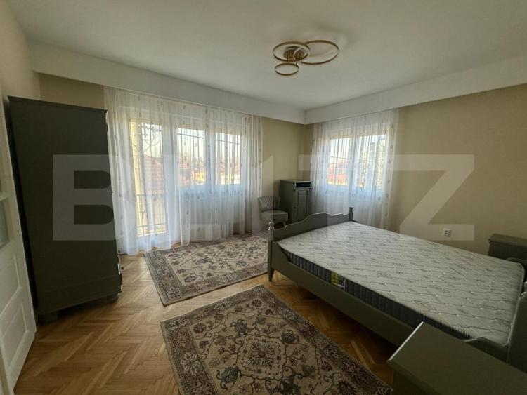 Apartament cu 4 camere decomandat, mobilat în Titulescu