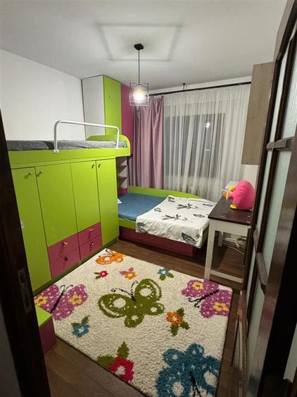 Apartament cu 3 camere decomandat, mobilat în Nicolina