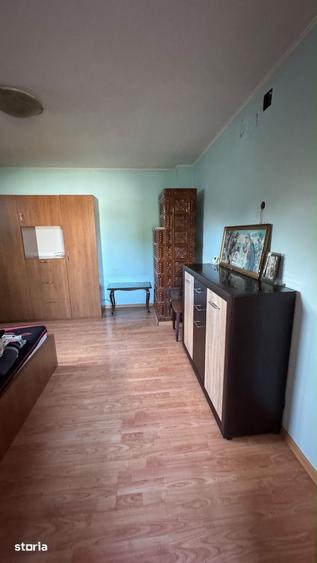 Casă cu 3 camere cu Teren 1800 Mp în Florești