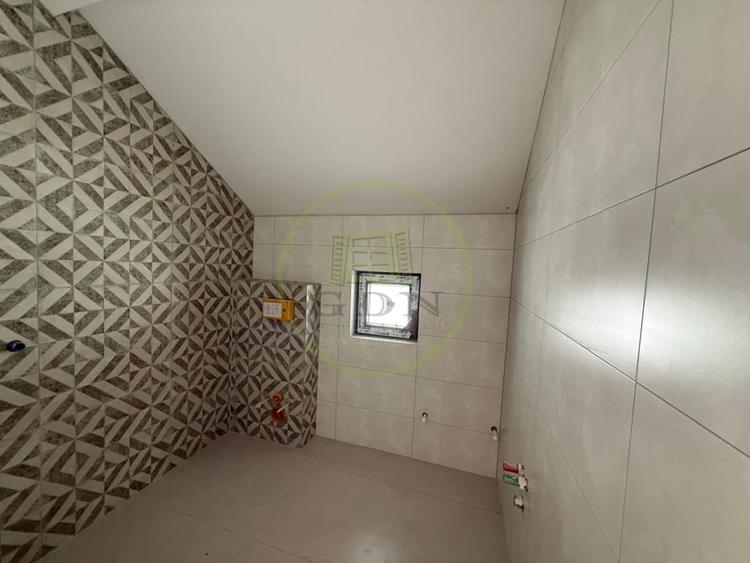 Casă individuală cu 4 camere cu Canalizare în Bariera Vâlcii