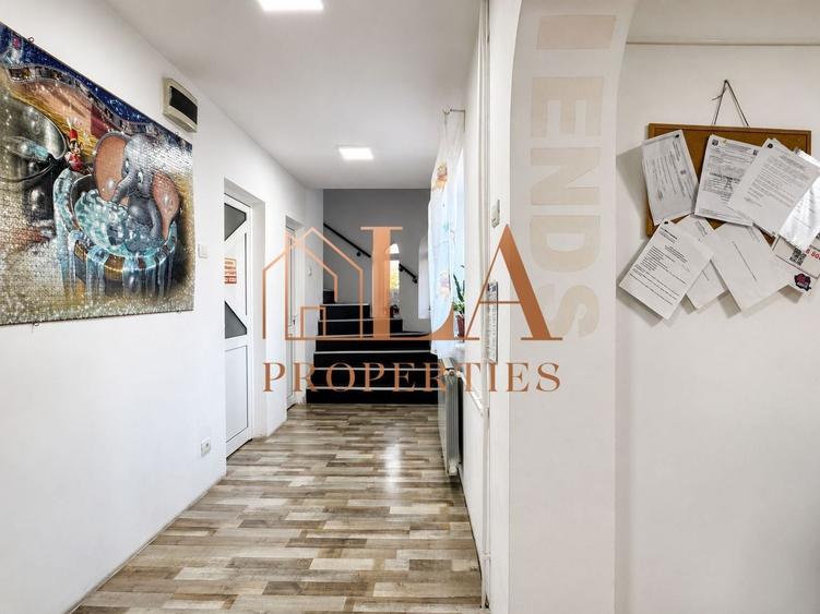 Casă individuală cu 7 camere cu Canalizare în Drumul Taberei