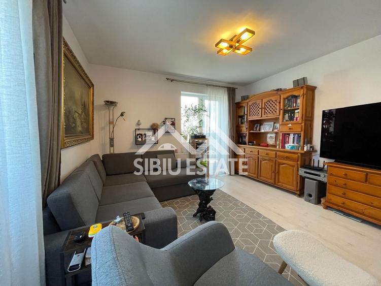 Apartament cu 3 camere semidecomandat, mobilat în Turnișor