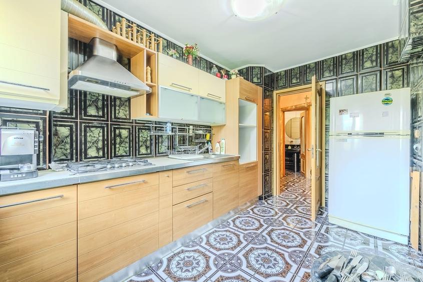 Apartament cu 4 camere decomandat în Drumul Taberei