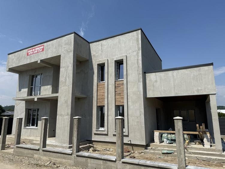 Casă cu 4 camere în Ștefănești