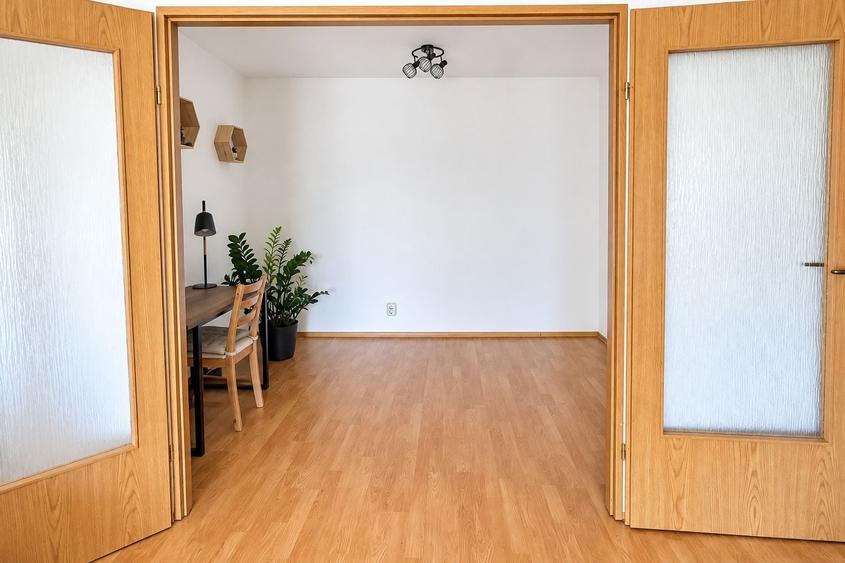 Apartament cu 3 camere semidecomandat, mobilat în Gheorgheni