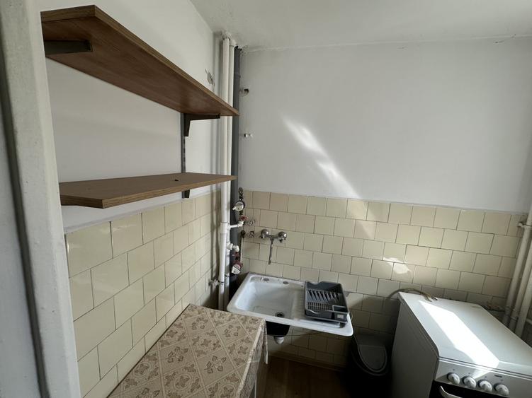 Apartament cu 2 camere semidecomandat, mobilat în Berceni