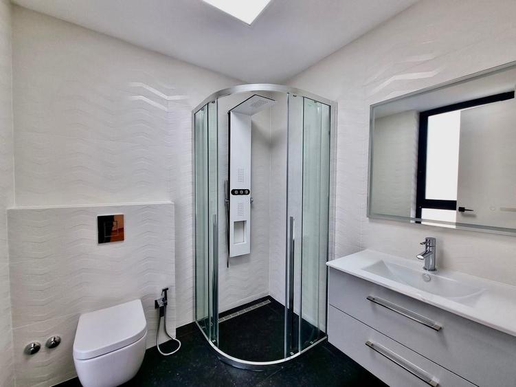 Duplex cu 5 camere cu Teren 220 Mp în Iancu Nicolae