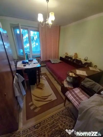Apartament cu 3 camere decomandat în Săsar
