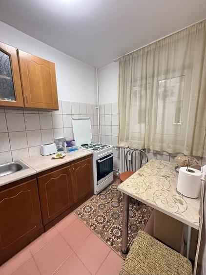 Apartament cu 3 camere decomandat în Drumul Taberei