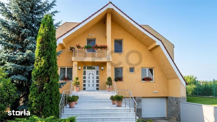 Casă cu 5 camere cu Teren 8030 Mp în Sânmartin