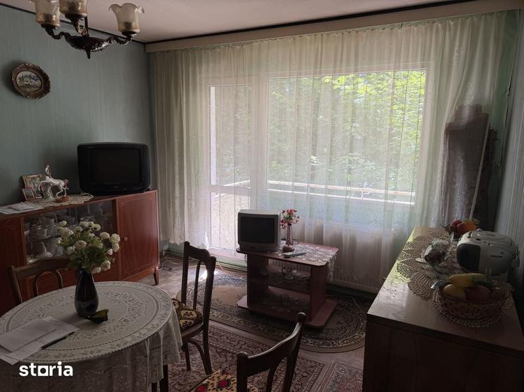 Apartament cu 3 camere semidecomandat în Astra