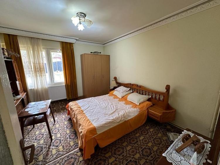 Casă individuală cu 7 camere cu Teren 757 Mp în Poiana Câmpina