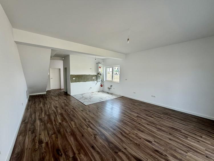 Teren Generos, 5 Camere, Finalizata - 1