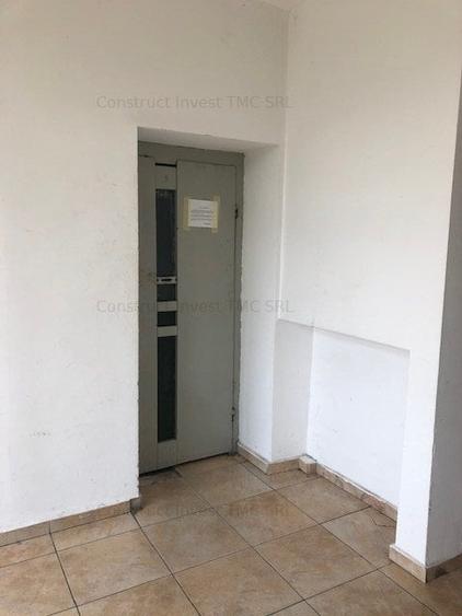 Birou, de 567 mp, în Titan