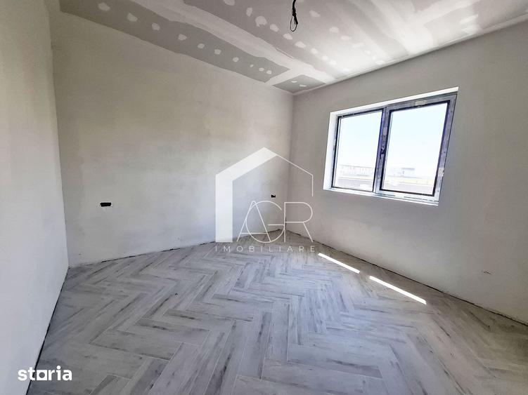 Casă cu 5 camere cu Teren 325 Mp în Păulești