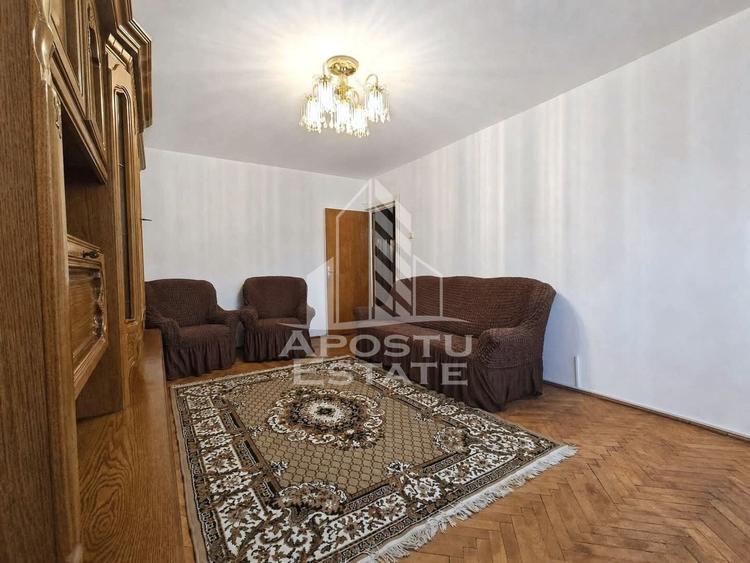 Apartament cu 3 camere decomandat, mobilat în Girocului